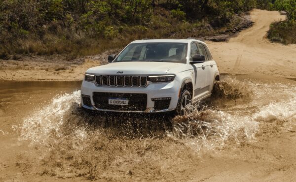 Leia mais sobre o artigo Jeep Grand Cherokee volta ao Brasil por meio milhão