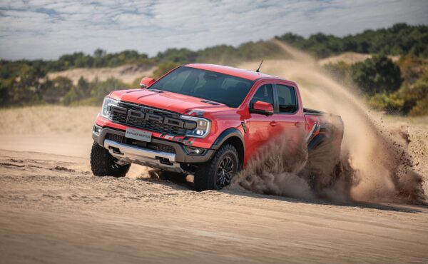 Leia mais sobre o artigo Ford Ranger Raptor por R$ 448.600: bem melhor que Hilux GR-S?